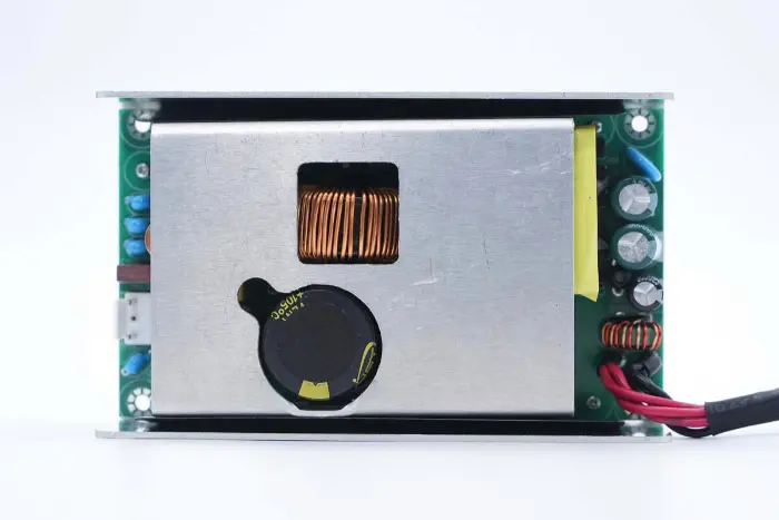 Nuestro nuevo producto: fuente de alimentación GaN de 300 W
